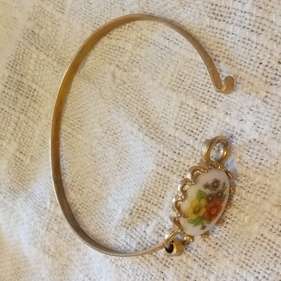 - 70s French Rose Cobochon Bangle Bracelet & Locket  Ring Set - Picture 5 of 14